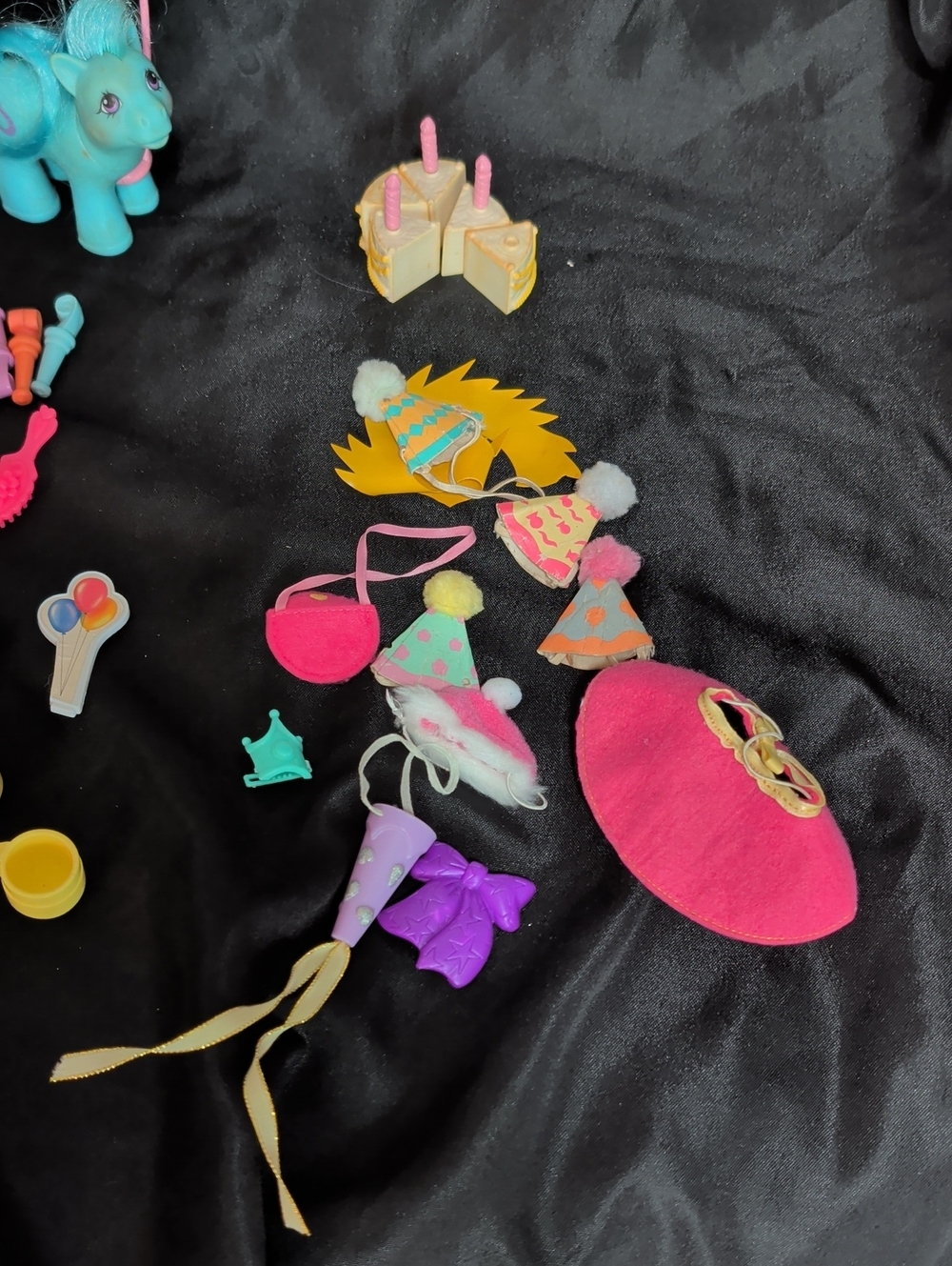 Vintage My Little Pony Lot! Birthday Party, Pony Clothes, And 6 Ponies! - Picture 2 of 11
